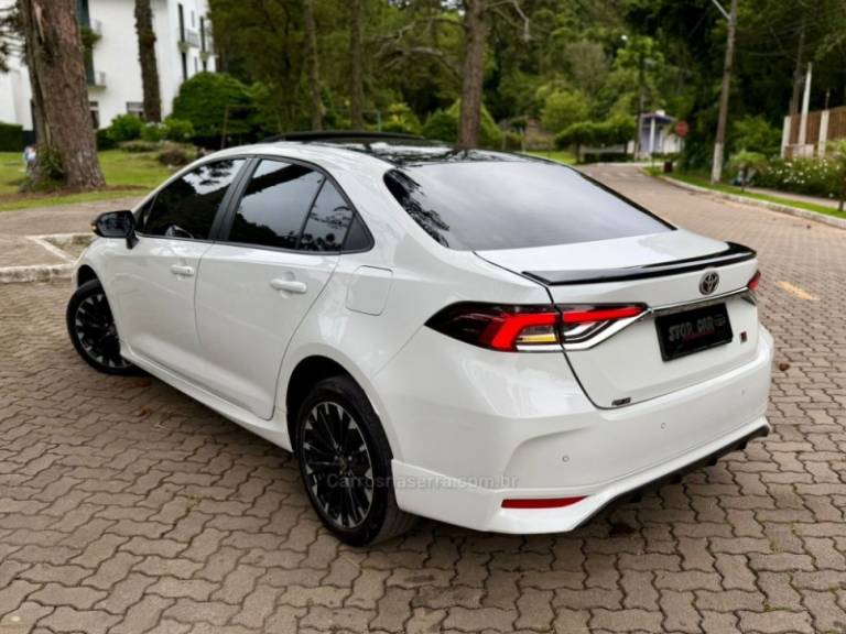 TOYOTA - COROLLA - 2023/2024 - Branca - R$ 149.900,00