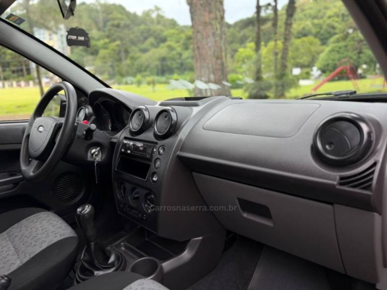 FORD - FIESTA - 2012/2013 - Vermelha - R$ 34.900,00