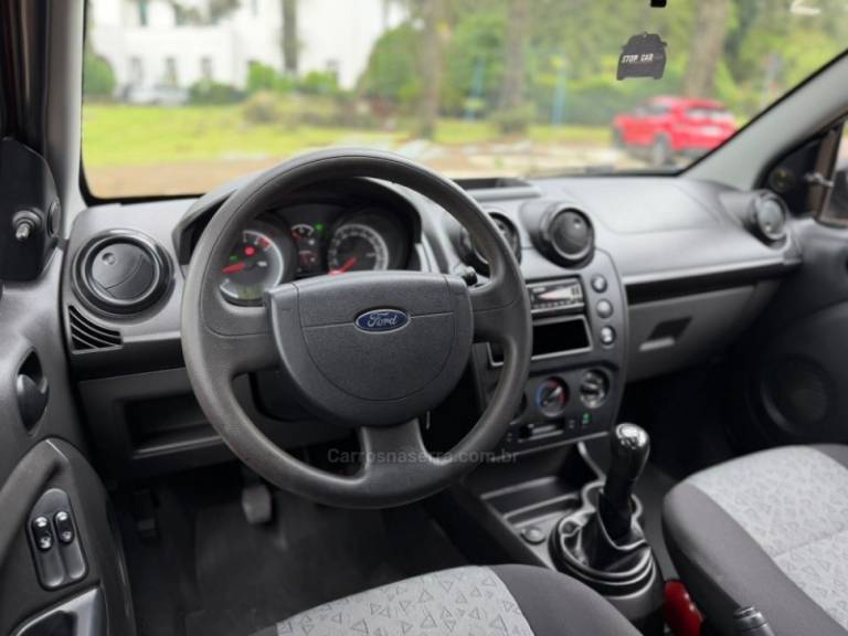 FORD - FIESTA - 2012/2013 - Vermelha - R$ 34.900,00