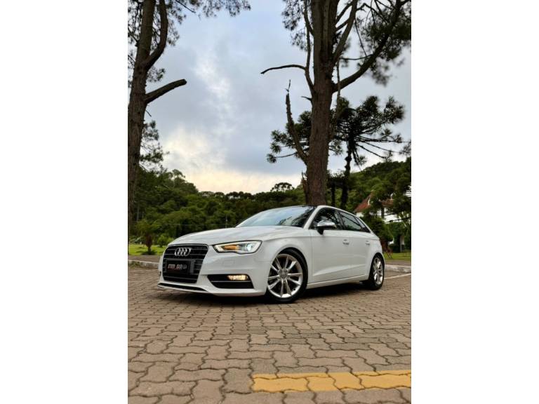 AUDI - A3 - 2015/2016 - Branca - R$ 99.900,00