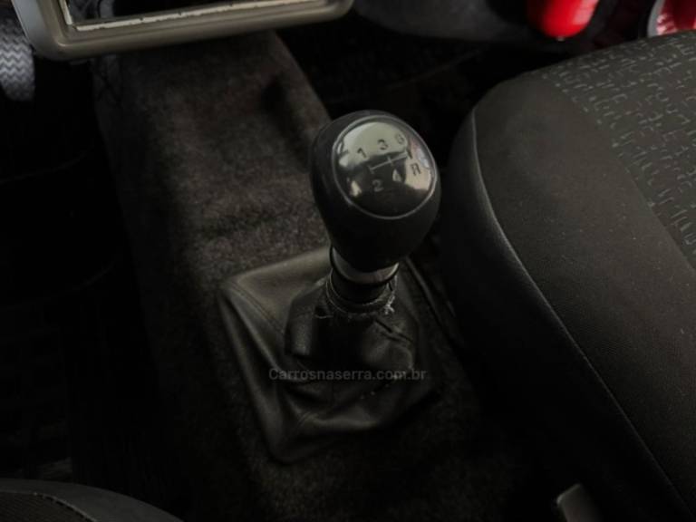 FIAT - UNO - 2012/2013 - Vermelha - R$ 27.900,00