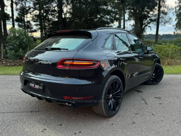 PORSCHE - MACAN - 2017/2018 - Preta - R$ 339.900,00