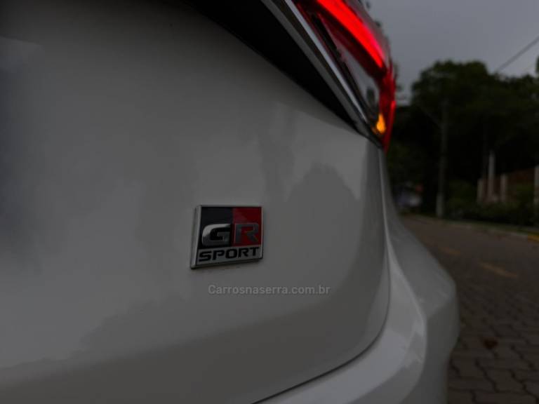 TOYOTA - COROLLA - 2023/2024 - Branca - R$ 149.900,00