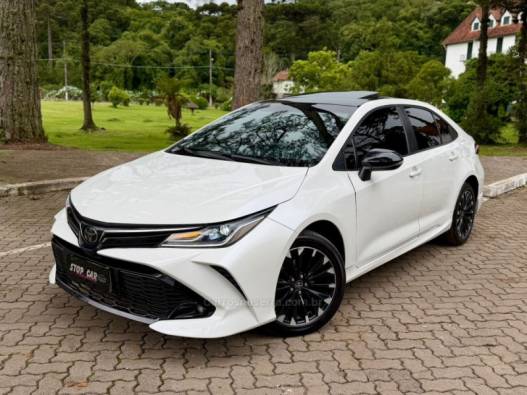 TOYOTA - COROLLA - 2023/2024 - Branca - R$ 149.900,00