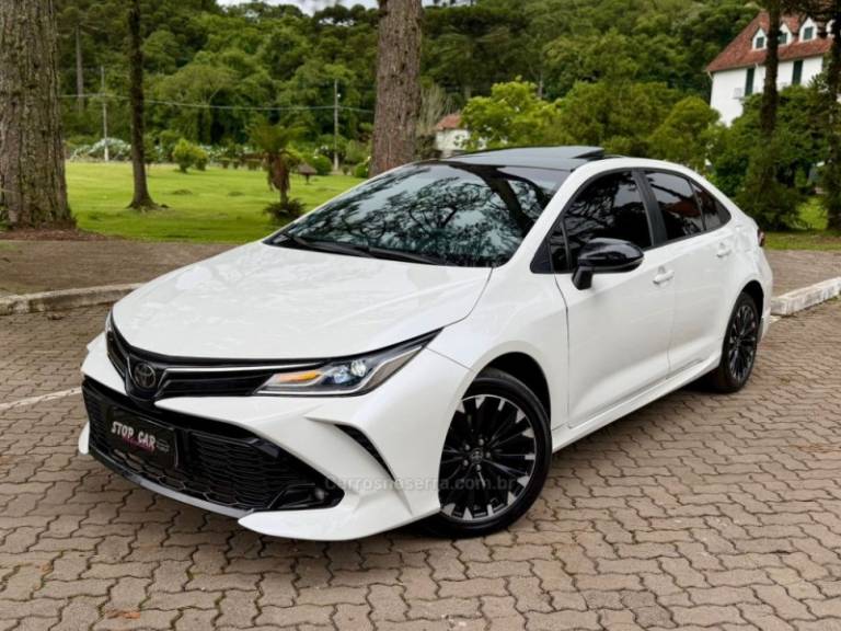 TOYOTA - COROLLA - 2023/2024 - Branca - R$ 149.900,00