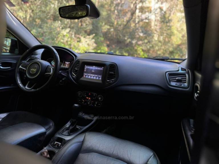 JEEP - COMPASS - 2017/2018 - Preta - R$ 96.900,00