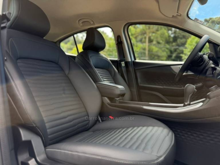 FIAT - FASTBACK - 2024/2025 - Prata - R$ 134.900,00