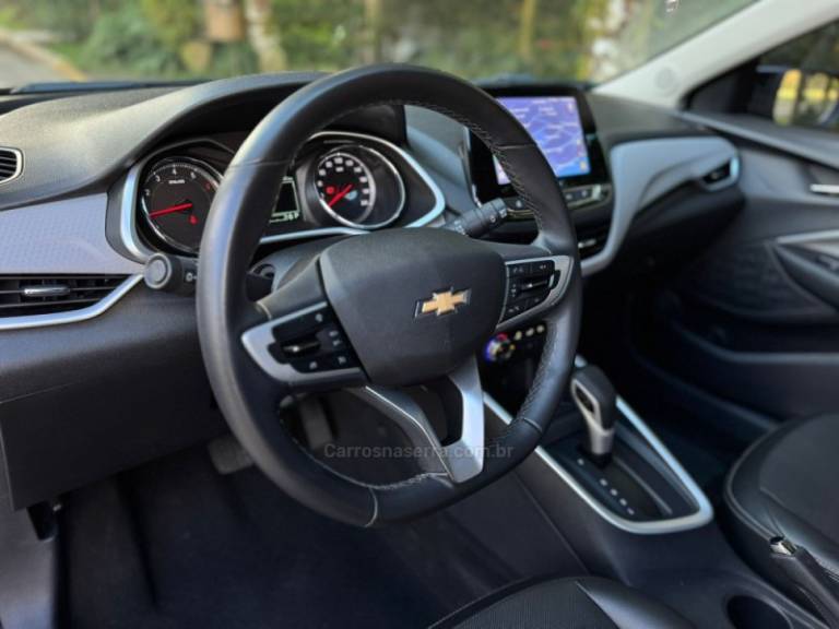 CHEVROLET - ONIX - 2023/2024 - Preta - R$ 107.900,00