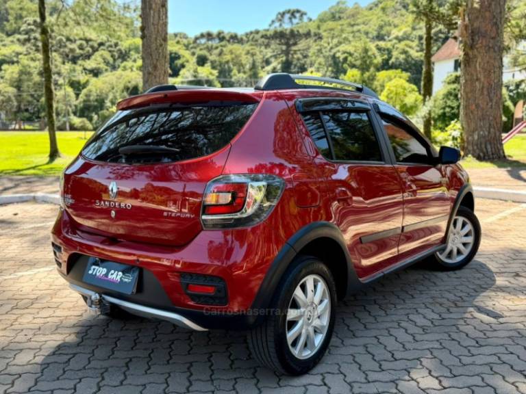 RENAULT - SANDERO - 2014/2015 - Vermelha - Sob Consulta