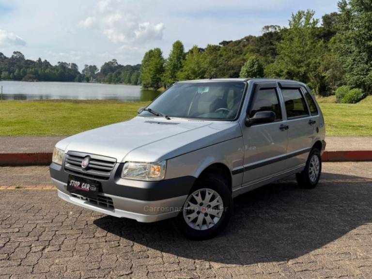 FIAT - UNO - 2009/2010 - Prata - R$ 28.900,00