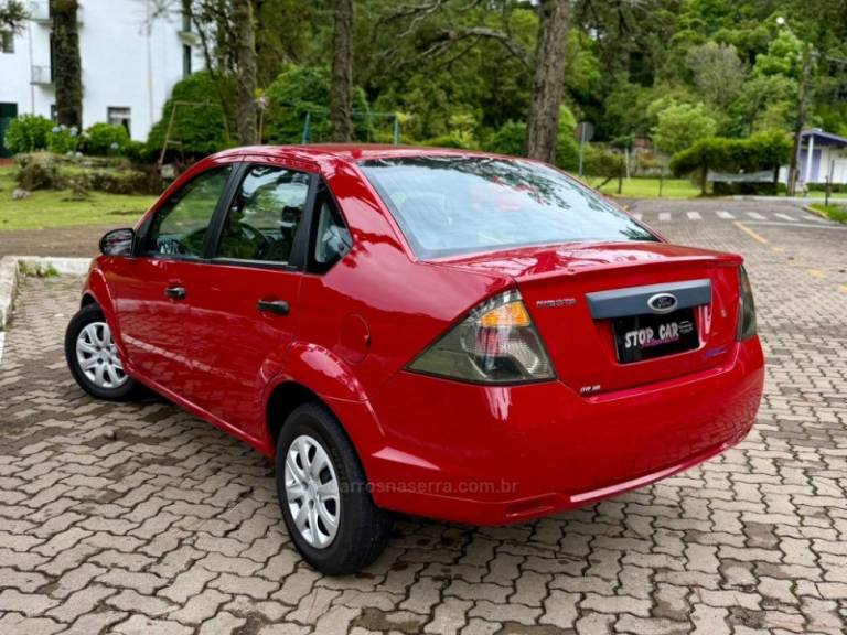 FORD - FIESTA - 2012/2013 - Vermelha - R$ 34.900,00