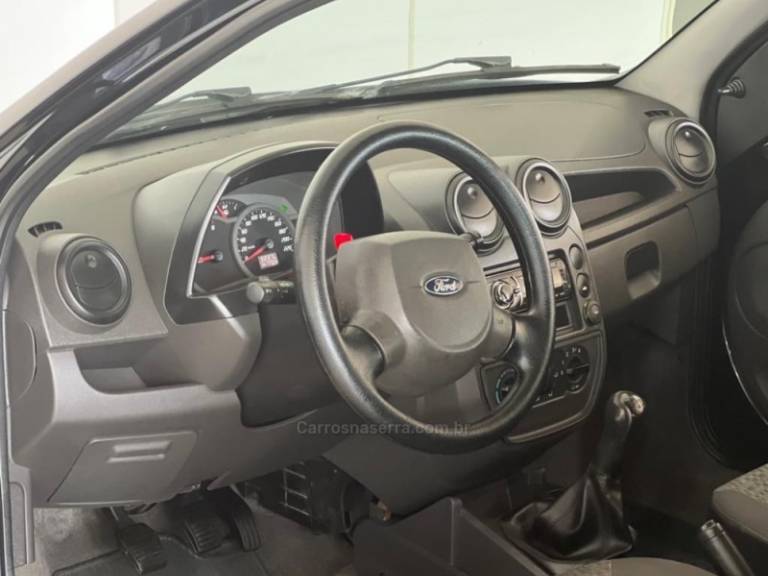 FORD - KA - 2011/2012 - Preta - R$ 24.900,00