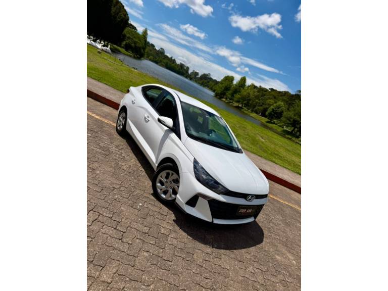 HYUNDAI - HB20S - 2023/2024 - Branca - R$ 83.900,00
