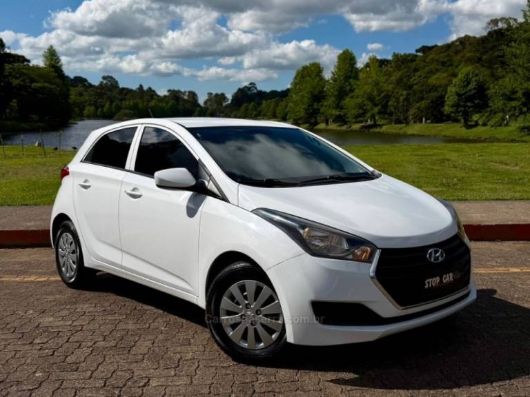 HYUNDAI - HB20 - 2016/2017 - Branca - R$ 54.900,00