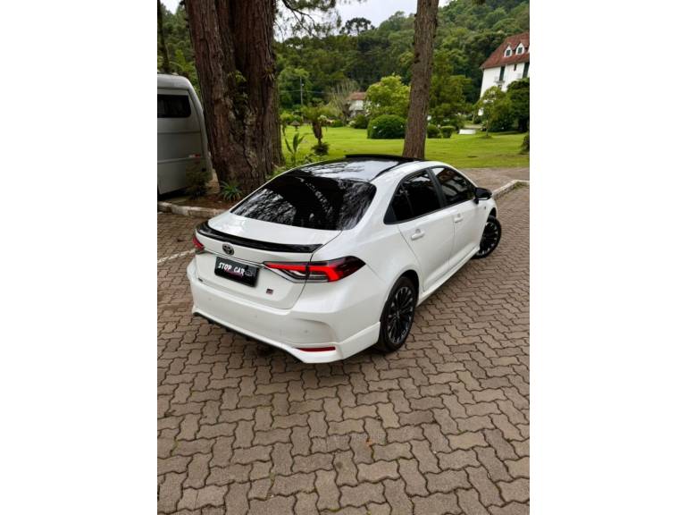 TOYOTA - COROLLA - 2023/2024 - Branca - R$ 149.900,00