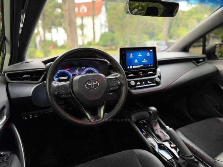 TOYOTA - COROLLA - 2023/2024 - Branca - R$ 149.900,00
