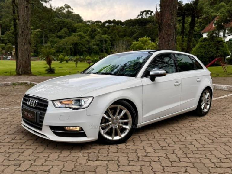 AUDI - A3 - 2015/2016 - Branca - R$ 99.900,00