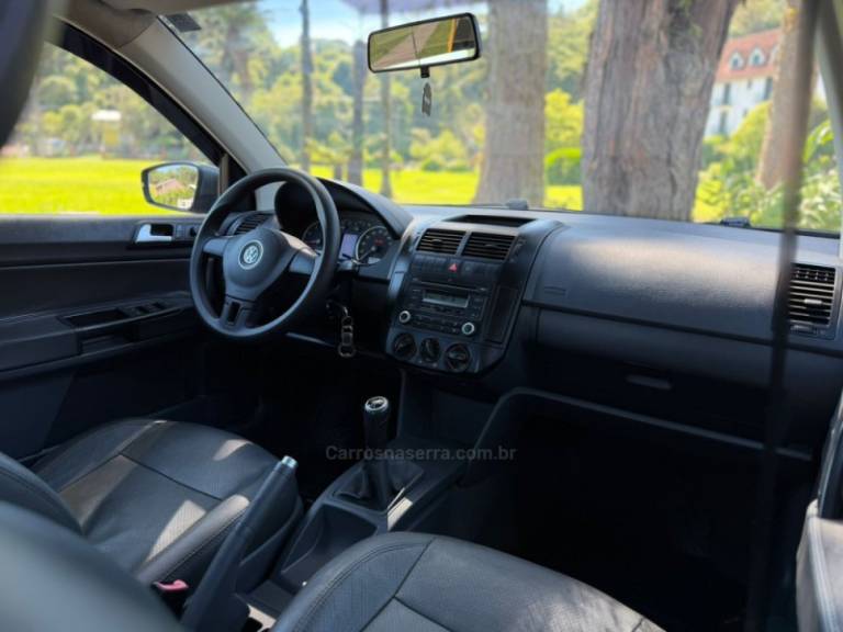 VOLKSWAGEN - POLO - 2011/2012 - Cinza - R$ 47.900,00