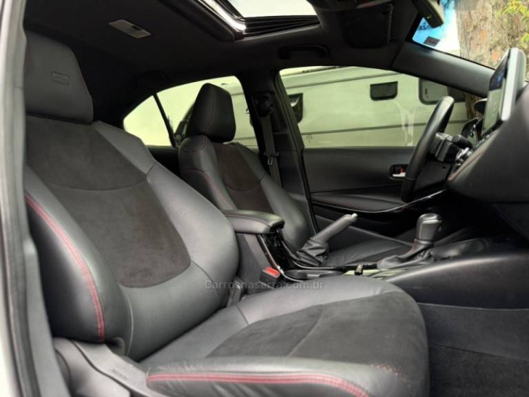 TOYOTA - COROLLA - 2023/2024 - Branca - R$ 149.900,00