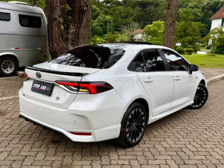 TOYOTA - COROLLA - 2023/2024 - Branca - R$ 149.900,00