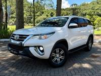TOYOTA - HILUX SW4 - 2018/2019 - Branca - R$ 194.900,00