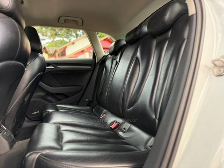 AUDI - A3 - 2015/2016 - Branca - R$ 99.900,00