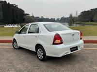TOYOTA - ETIOS - 2020/2021 - Branca - R$ 73.900,00