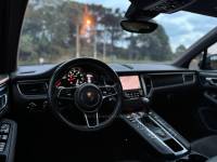 PORSCHE - MACAN - 2017/2018 - Preta - R$ 339.900,00