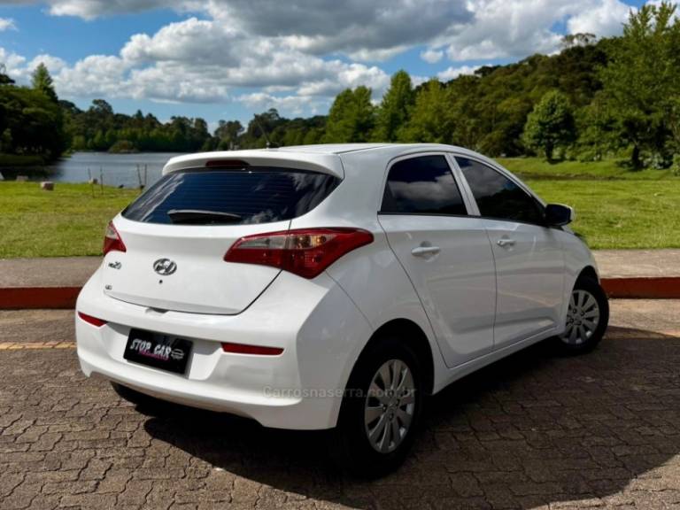 HYUNDAI - HB20 - 2016/2017 - Branca - R$ 54.900,00