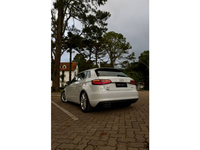 AUDI - A3 - 2015/2016 - Branca - R$ 99.900,00