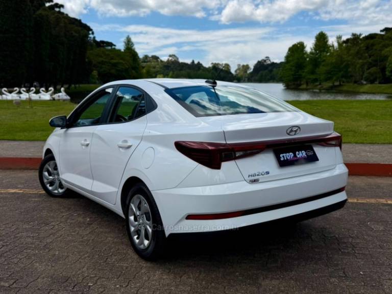HYUNDAI - HB20S - 2023/2024 - Branca - R$ 83.900,00