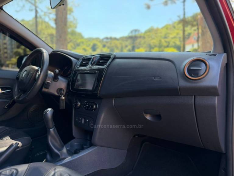 RENAULT - SANDERO - 2014/2015 - Vermelha - Sob Consulta