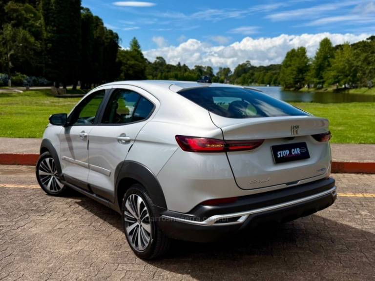 FIAT - FASTBACK - 2024/2025 - Prata - R$ 134.900,00