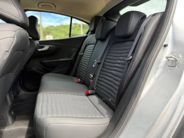 FIAT - FASTBACK - 2024/2025 - Prata - R$ 134.900,00