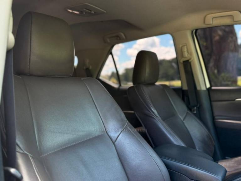 TOYOTA - HILUX SW4 - 2018/2019 - Branca - R$ 194.900,00