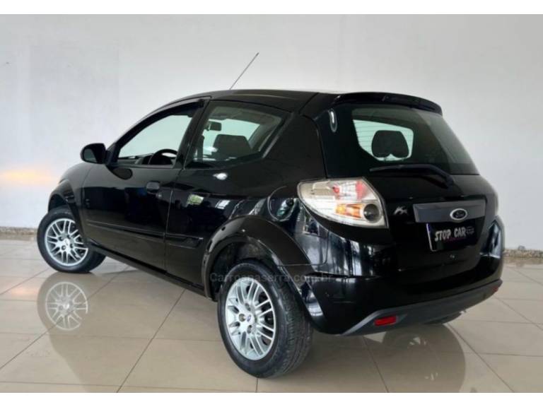 FORD - KA - 2011/2012 - Preta - R$ 24.900,00